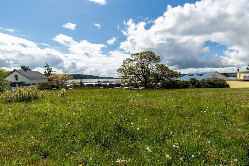 vacant land whidbey island -Empty lot in whidbey island with a view of the oak harbor (1)